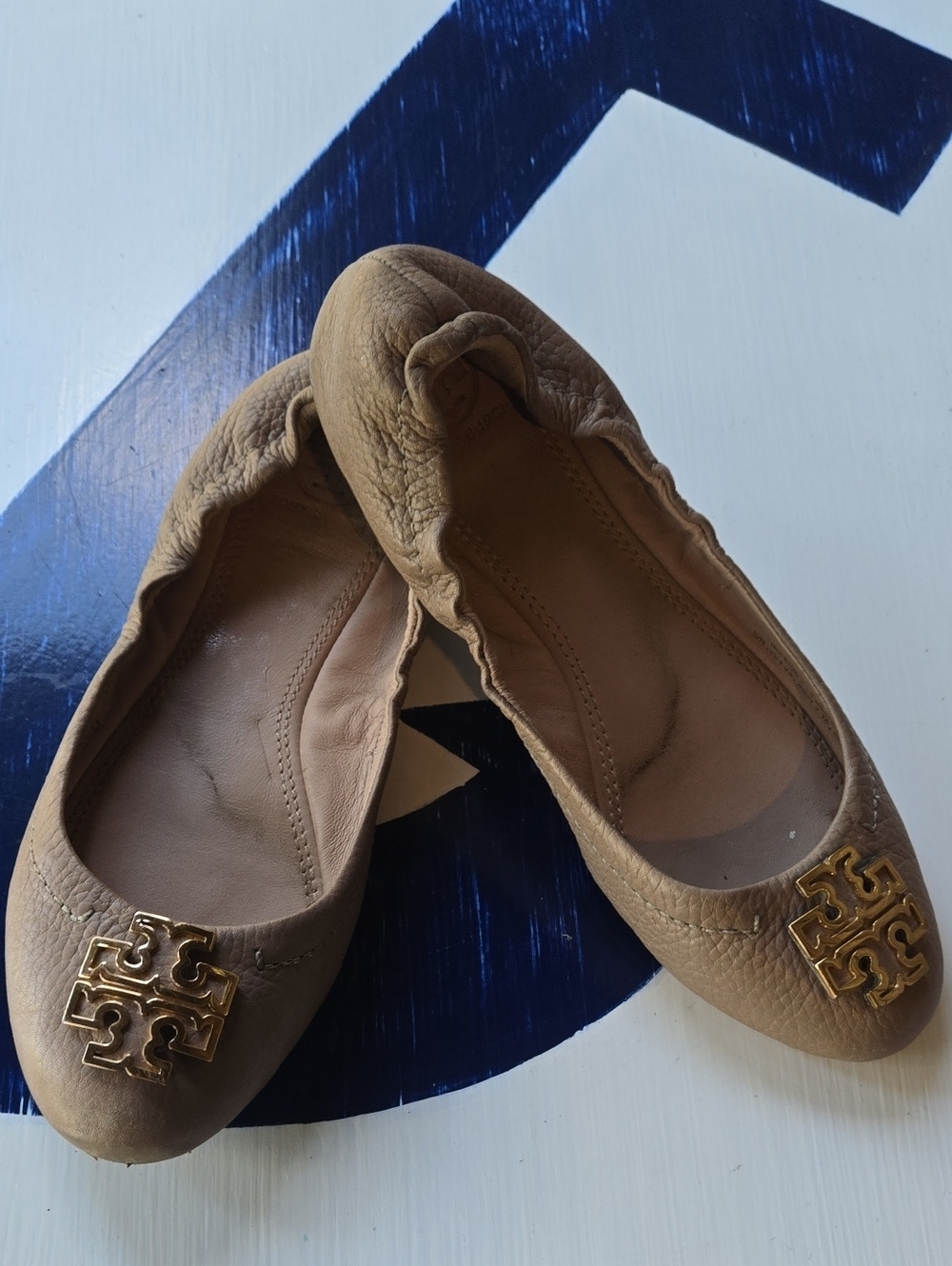 Tory Burch "Melinda" Tan Leather Ballet Flat With Logo Size 5.5